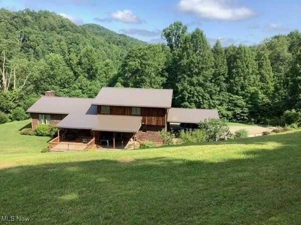 11421 Clay Road, Newton, WV 25266