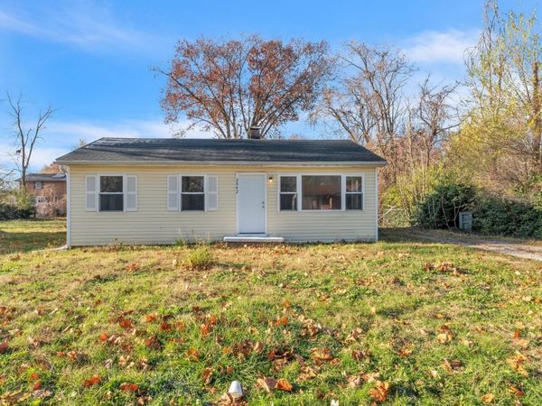 2042 Sandy Ridge Road, Cahokia, IL 62206