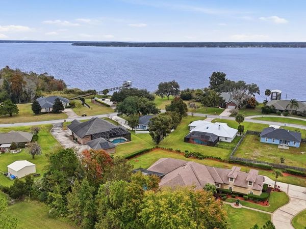 241 Crystal Cove Dr, Palatka, FL 32177