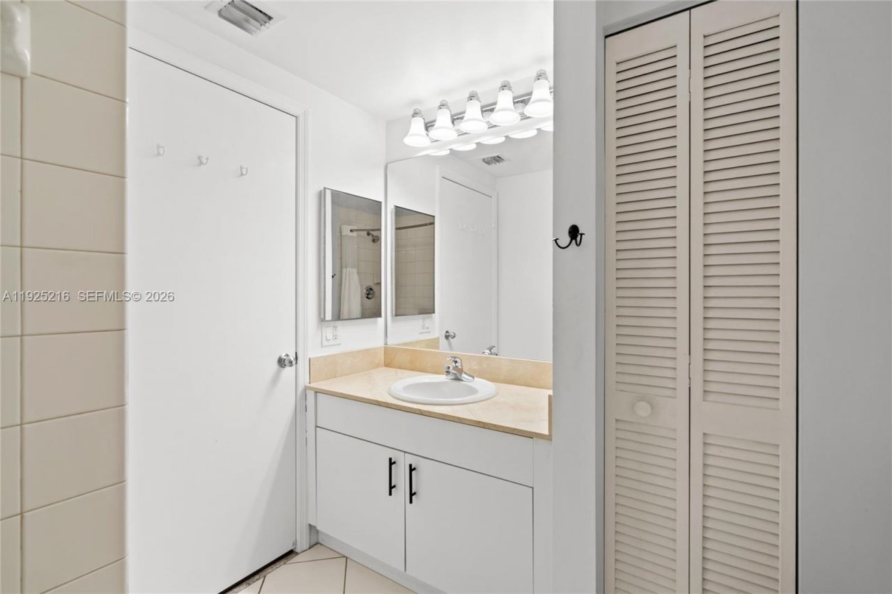 701 Brickell Key Blvd, Unit 1911, Miami, FL 33131 Photo