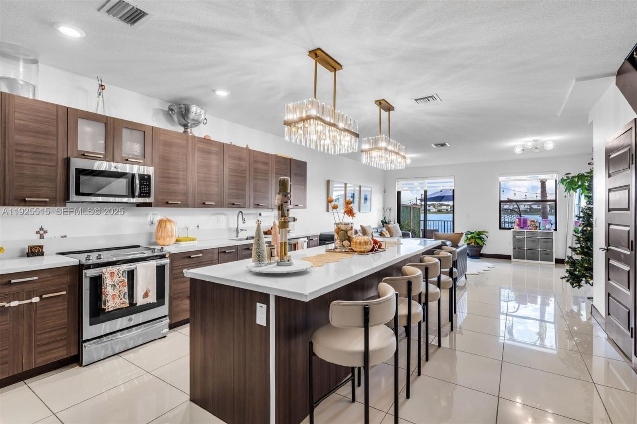 9114 NW 158th St, Miami Lakes, FL 33018 Photo