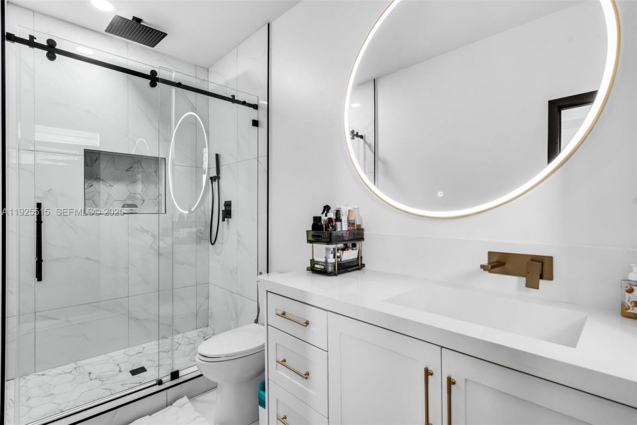 9114 NW 158th St, Miami Lakes, FL 33018 Photo