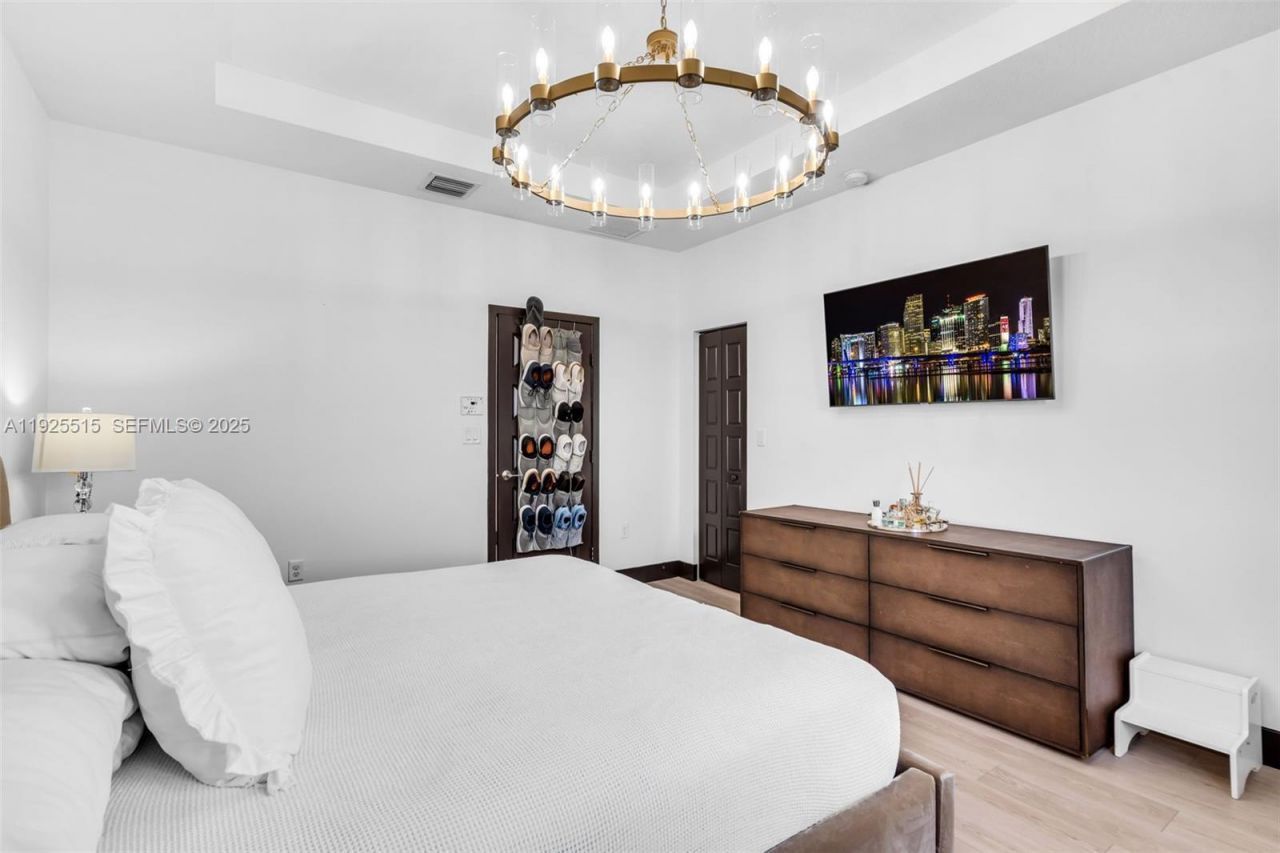 9114 NW 158th St, Miami Lakes, FL 33018 Photo