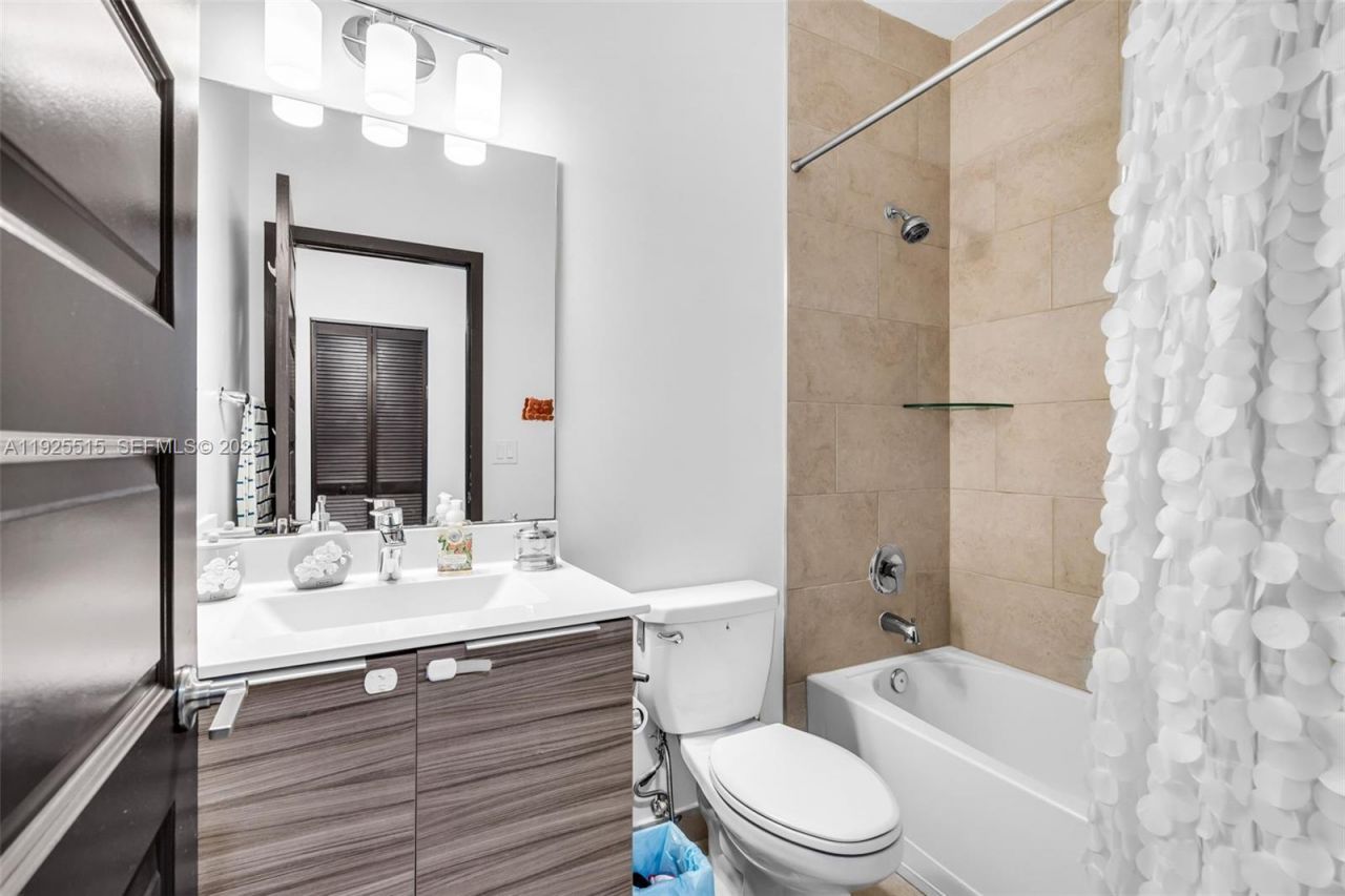 9114 NW 158th St, Miami Lakes, FL 33018 Photo