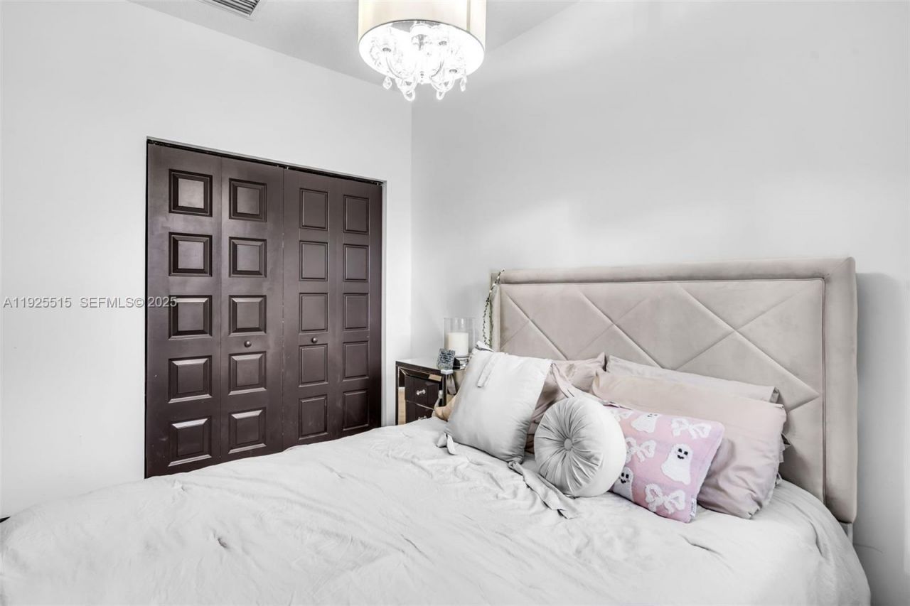 9114 NW 158th St, Miami Lakes, FL 33018 Photo