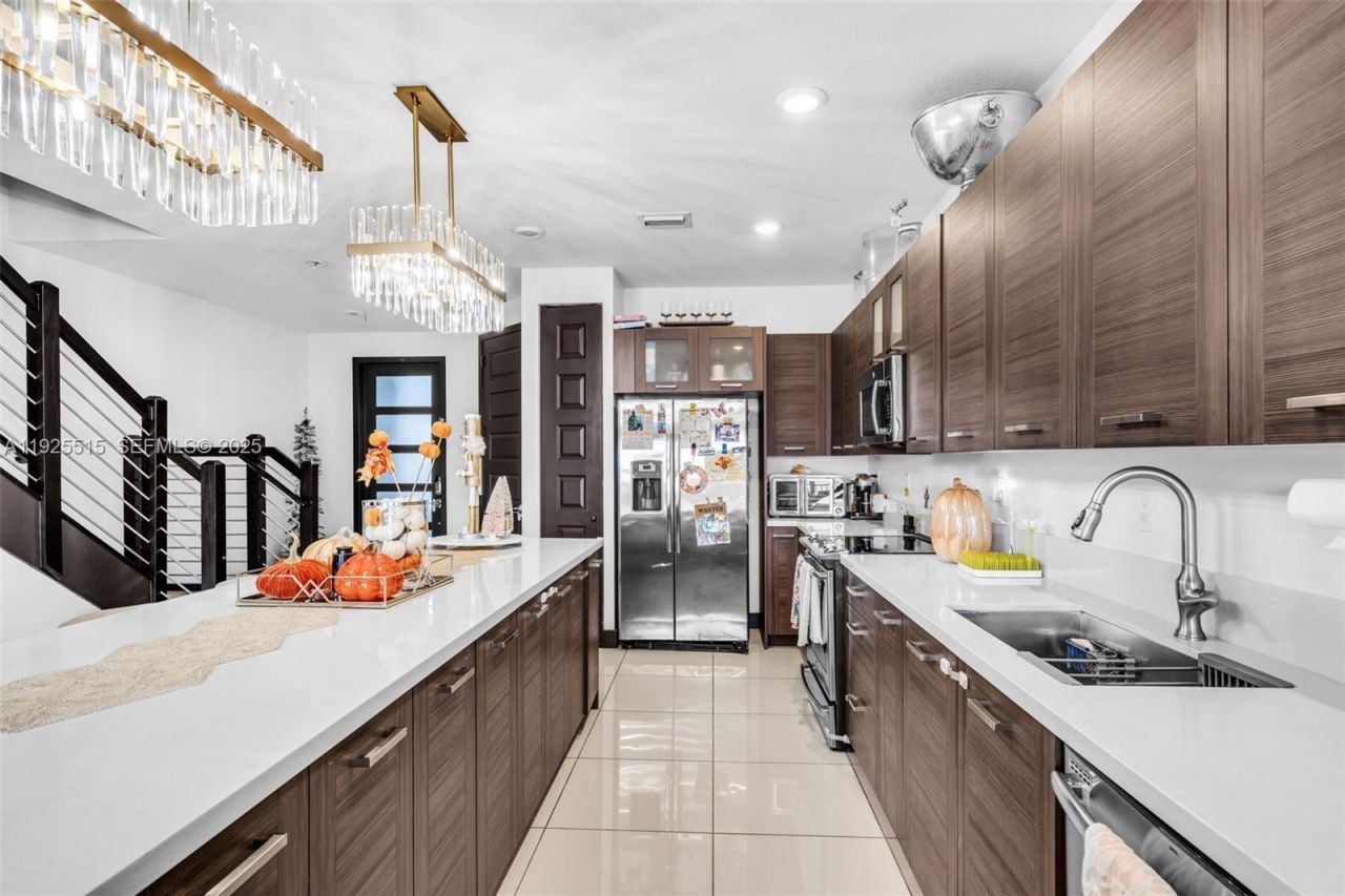 9114 NW 158th St, Miami Lakes, FL 33018 Photo