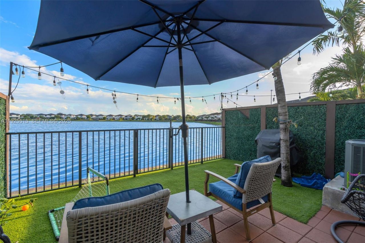 9114 NW 158th St, Miami Lakes, FL 33018 Photo