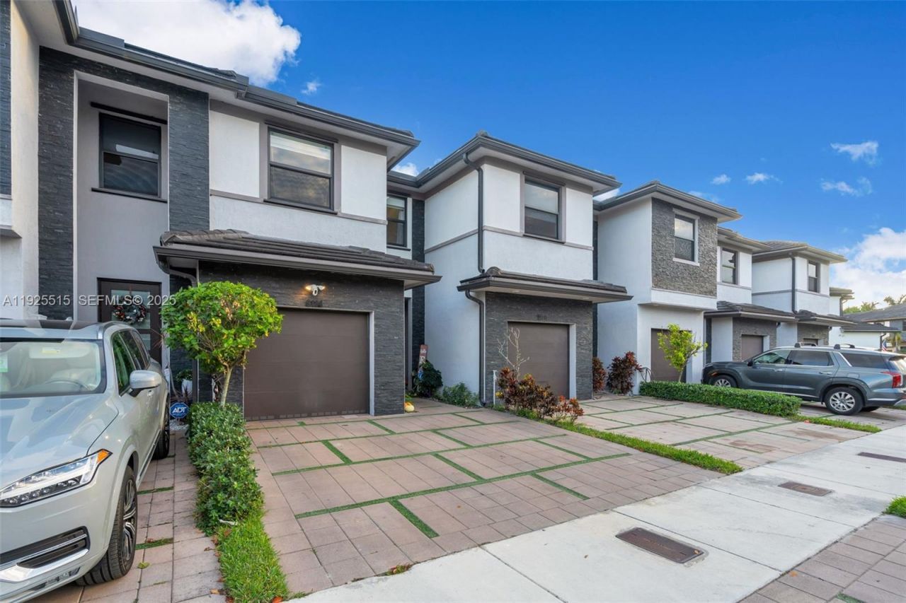 9114 NW 158th St, Miami Lakes, FL 33018 Photo