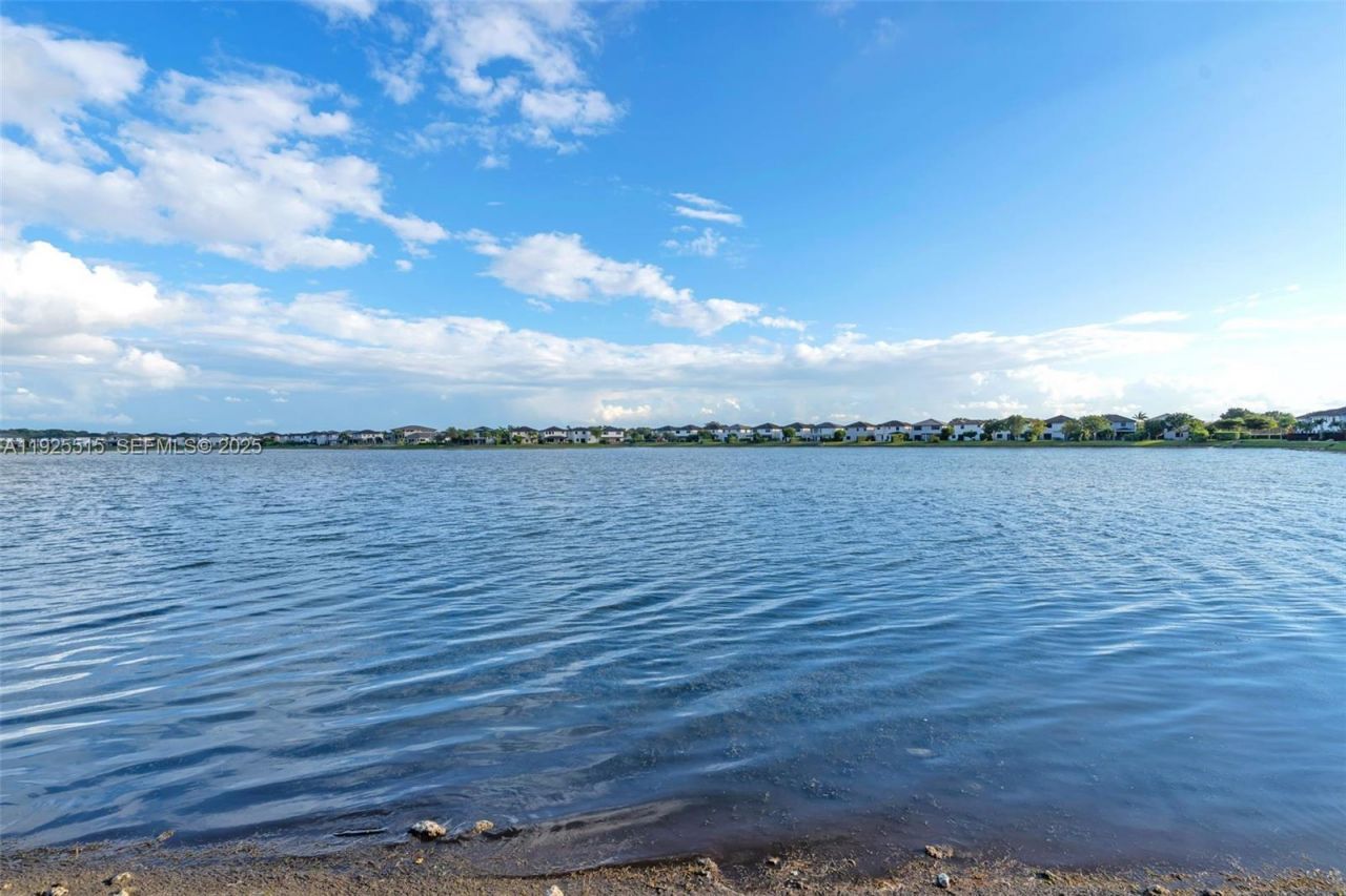 9114 NW 158th St, Miami Lakes, FL 33018 Photo