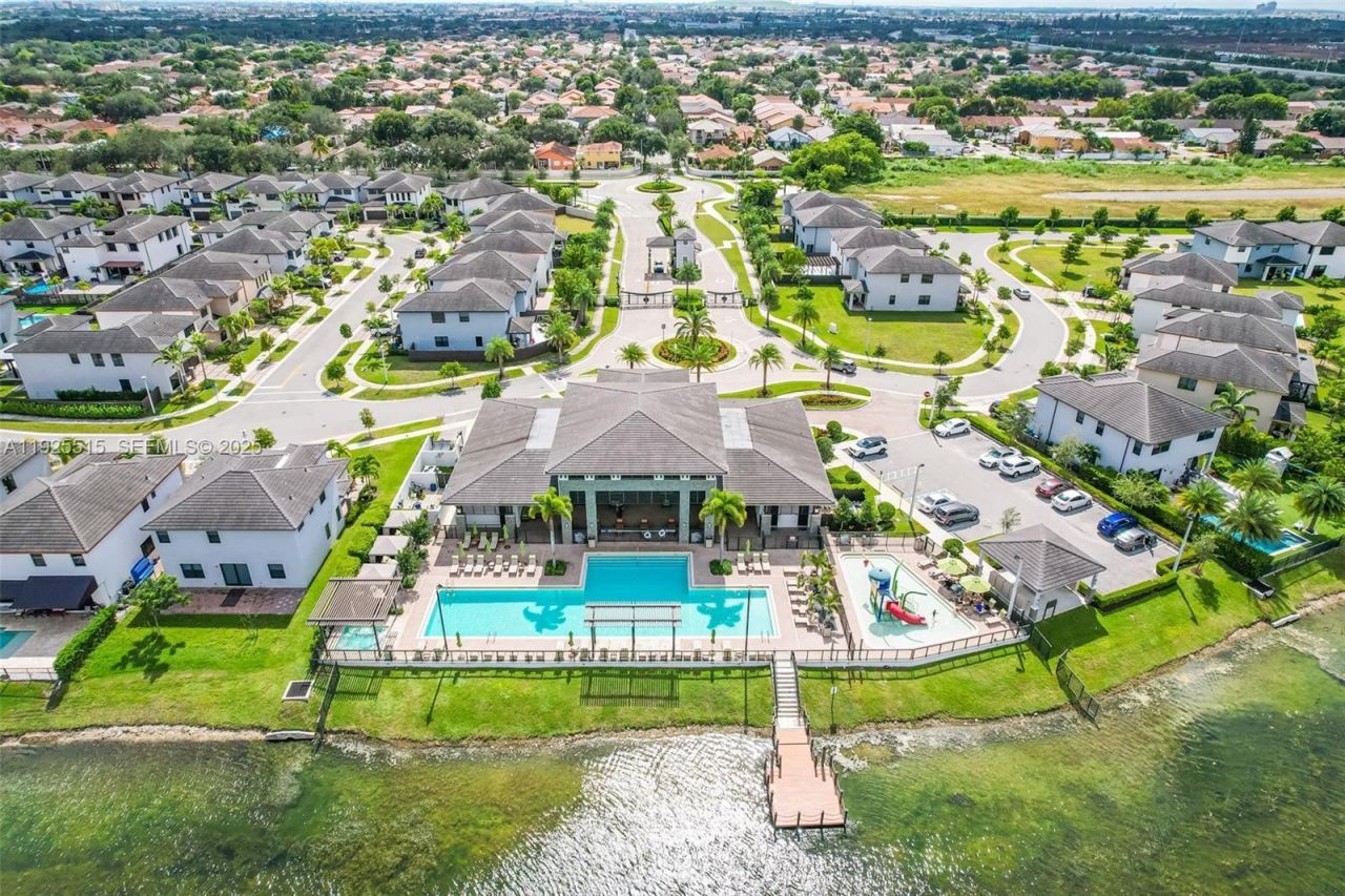 9114 NW 158th St, Miami Lakes, FL 33018 Photo