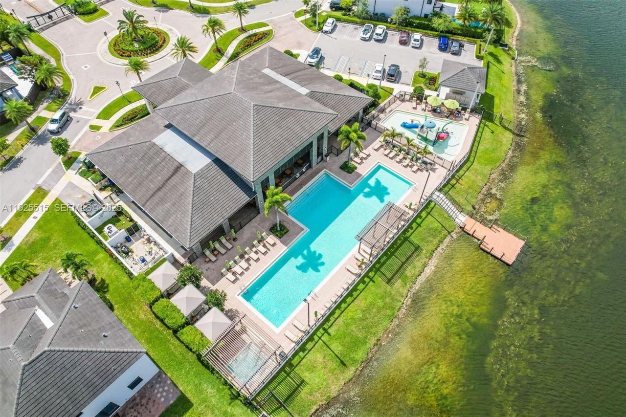 9114 NW 158th St, Miami Lakes, FL 33018 Photo