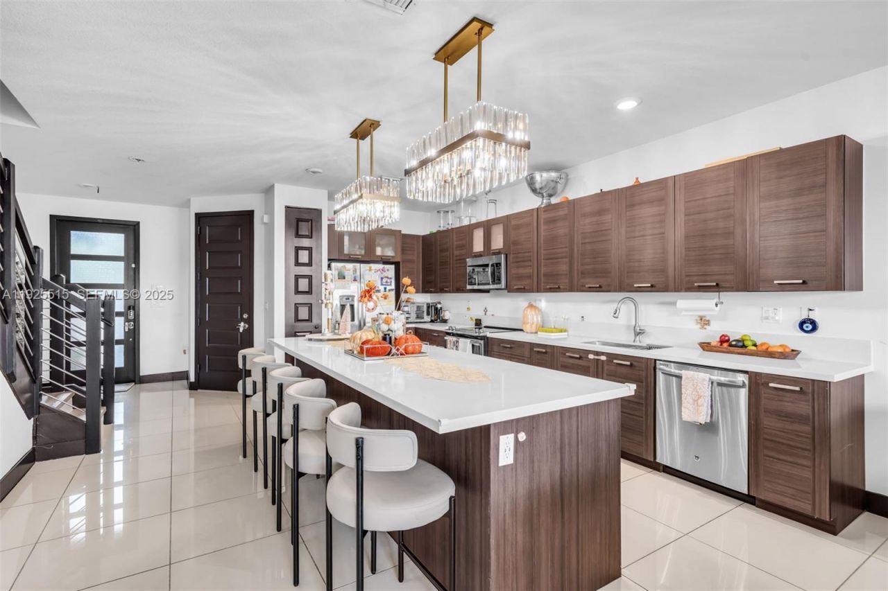 9114 NW 158th St, Miami Lakes, FL 33018 Photo