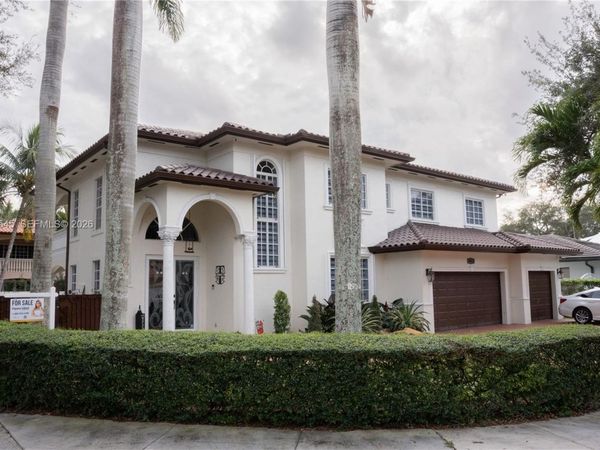 8204 NW 165 st th, Miami Lakes, FL 33016