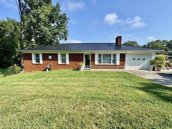 2691 Lakemoore Dr., Morristown, TN 37814