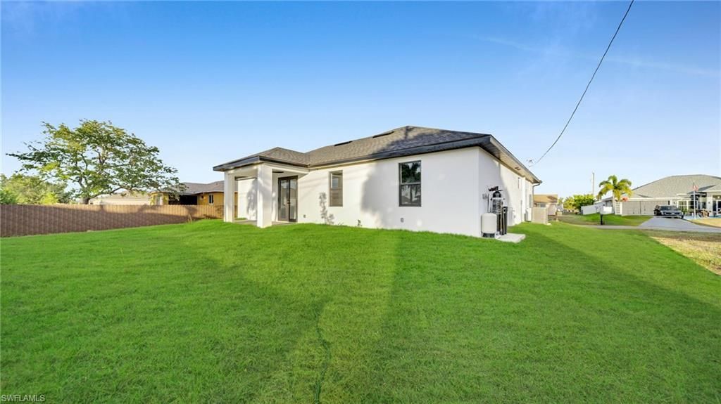 2002 NE 18th Ave, Cape Coral, FL 33909 Photo