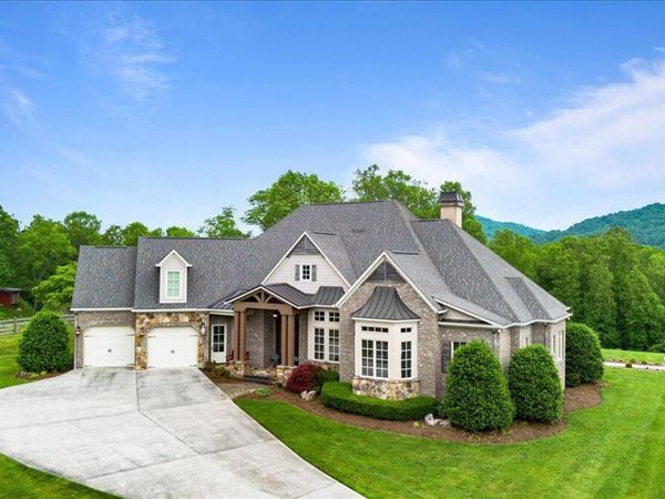 757 Indian Mountain Rd, Jellico, TN 37762