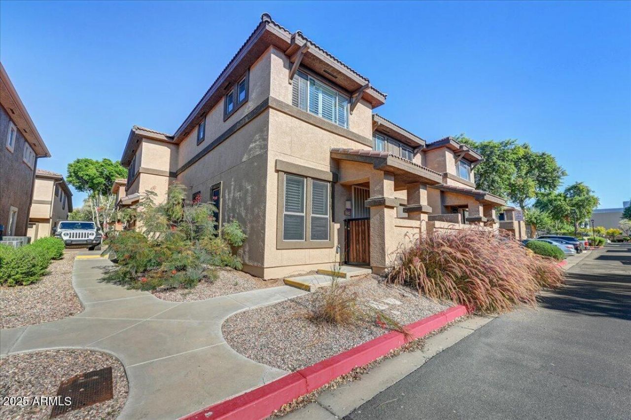 1225 N 36th Street, Unit 1042, Phoenix, AZ 85008 Main Photo