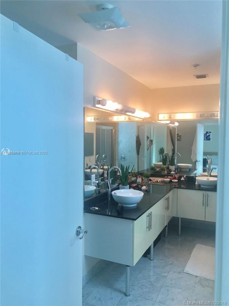 31 SE 5th St, Unit 4218, Miami, FL 33131 Photo