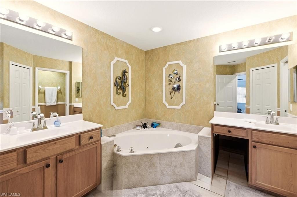 8401 Southbridge Dr, Unit 2, Estero, FL 33967 Photo