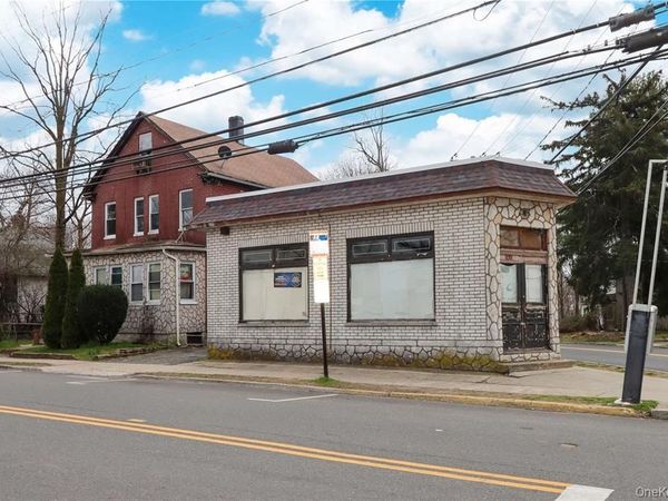 100 Steamboat Road, Great Neck, NY 11024