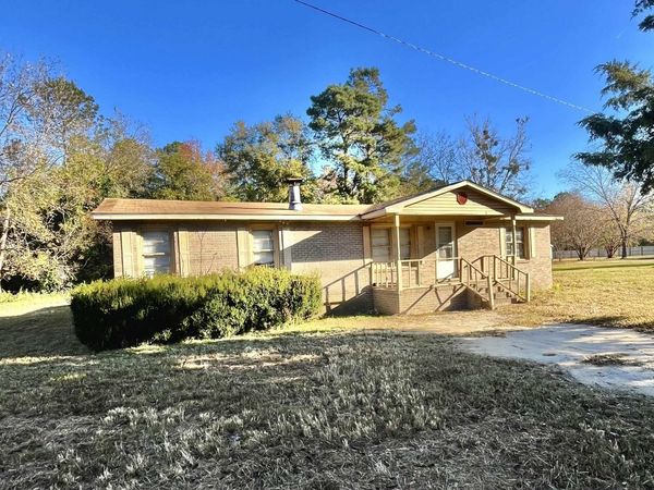 103 Bulldog Ln, Lake City, SC 29560