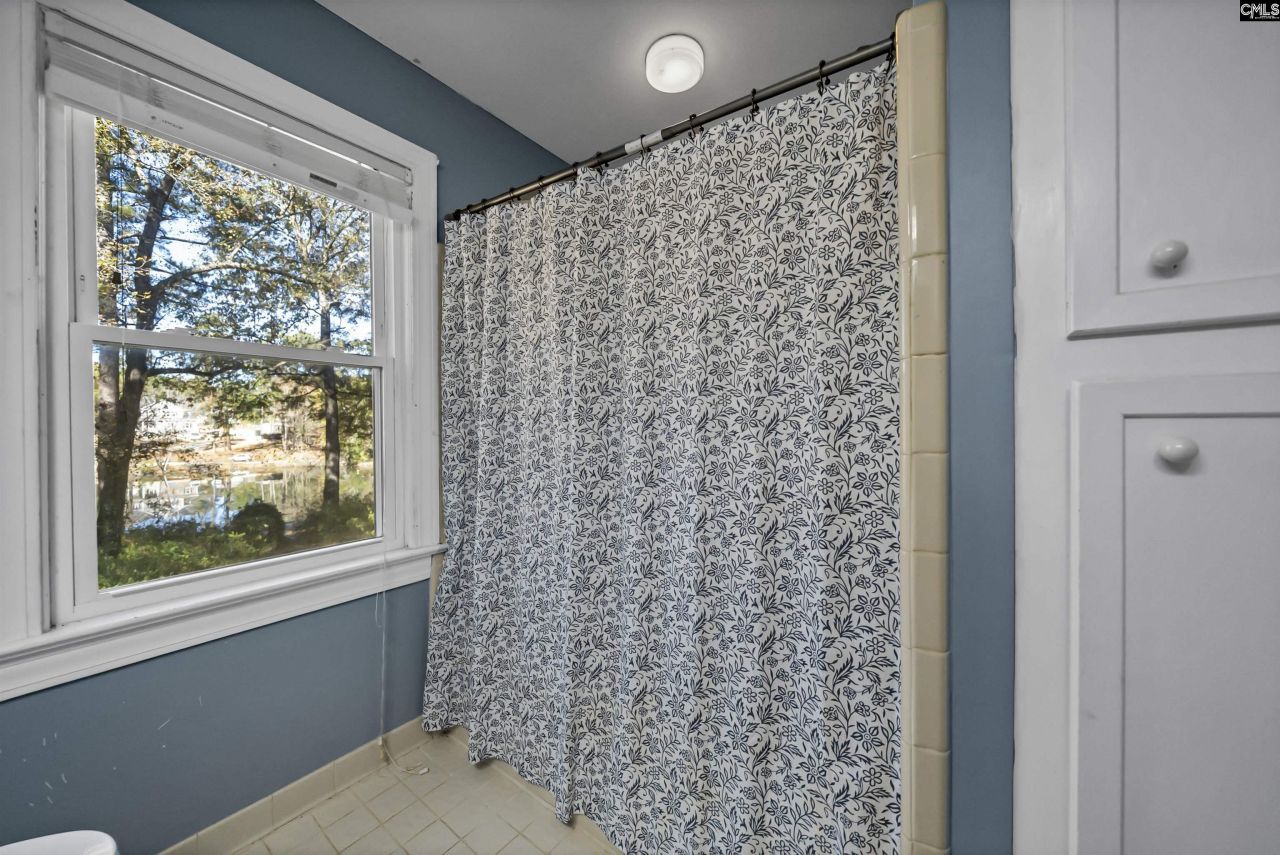 1908 Hollingshed Road Photo 35