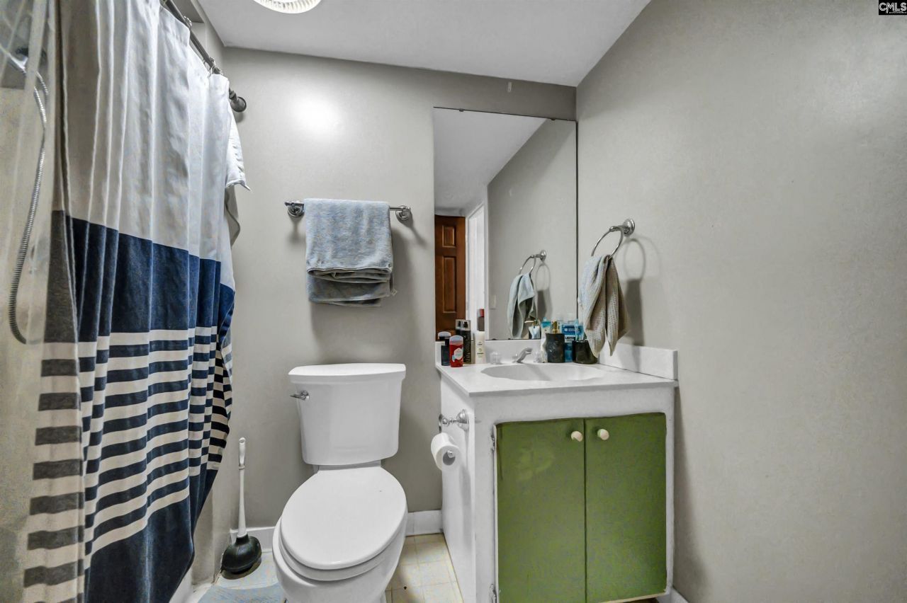 1908 Hollingshed Road Photo 37