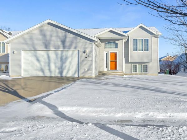 921 Homestead Court, West Fargo, ND 58078