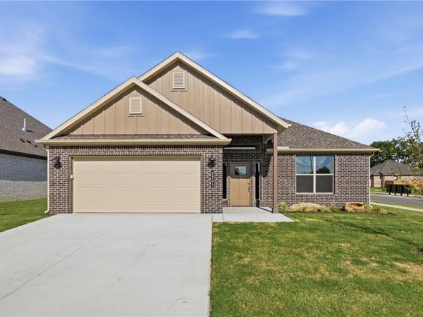 2301 N Lexington Street, Siloam Springs, AR 72761