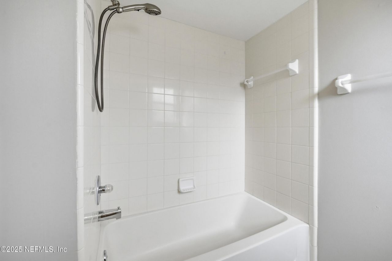 8428 Country Bend Circle E, Jacksonville, FL 32244 Photo