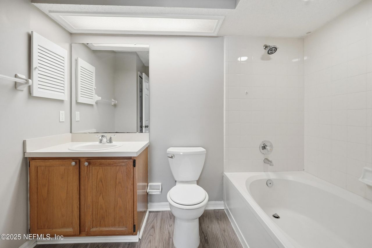 8428 Country Bend Circle E, Jacksonville, FL 32244 Photo