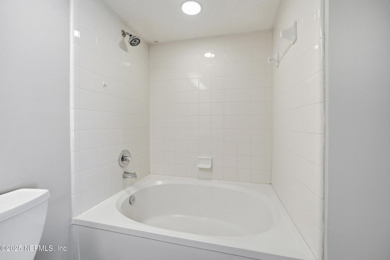 8428 Country Bend Circle E, Jacksonville, FL 32244 Photo