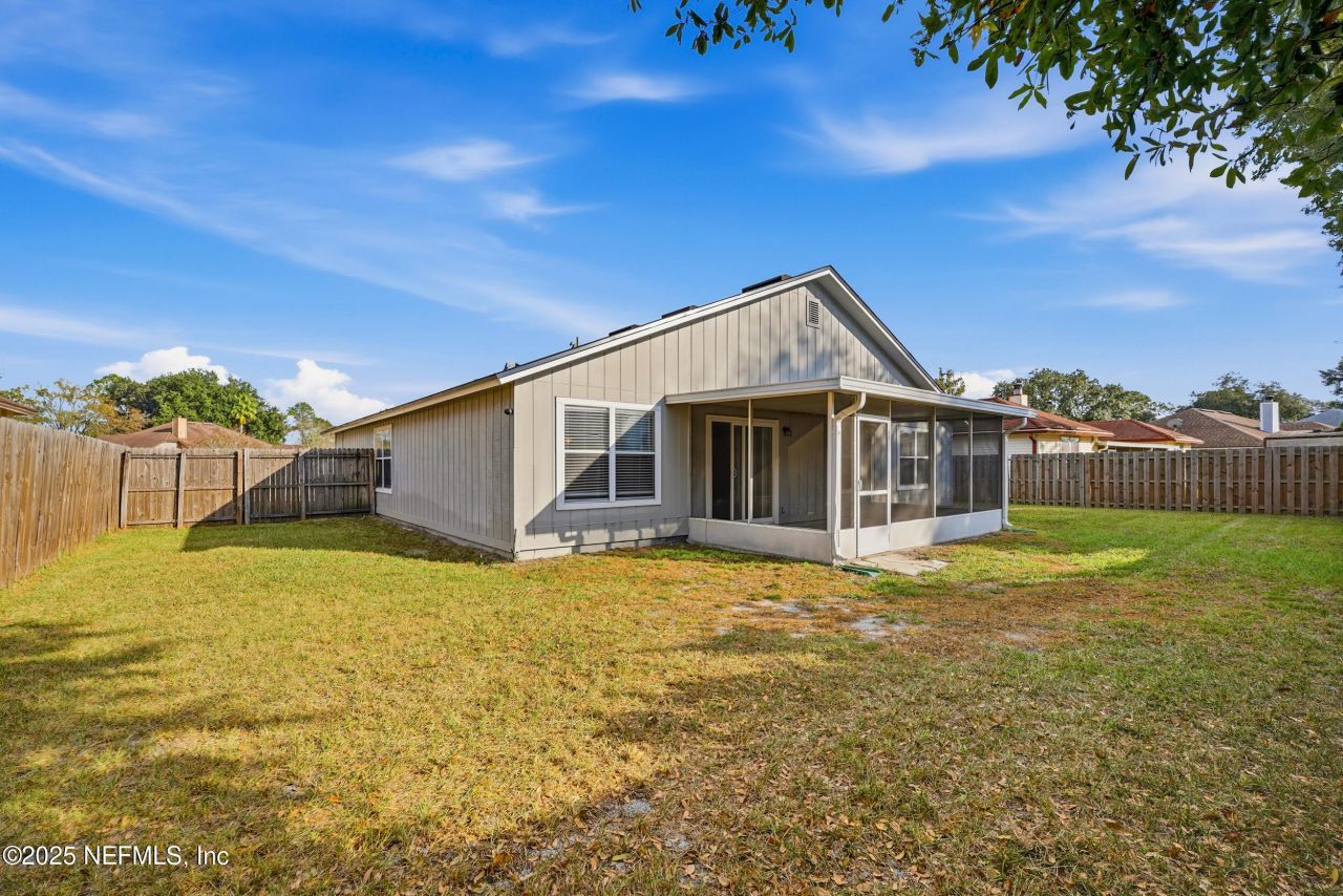 8428 Country Bend Circle E, Jacksonville, FL 32244 Photo