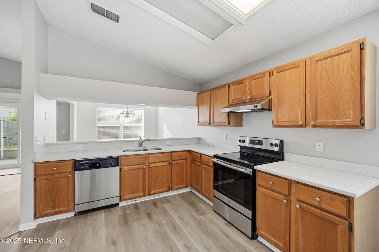 8428 Country Bend Circle E, Jacksonville, FL 32244 Photo