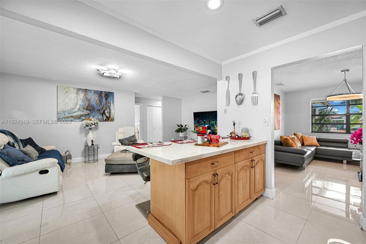 31 NW 133rd Pl, Miami, FL 33182 Photo