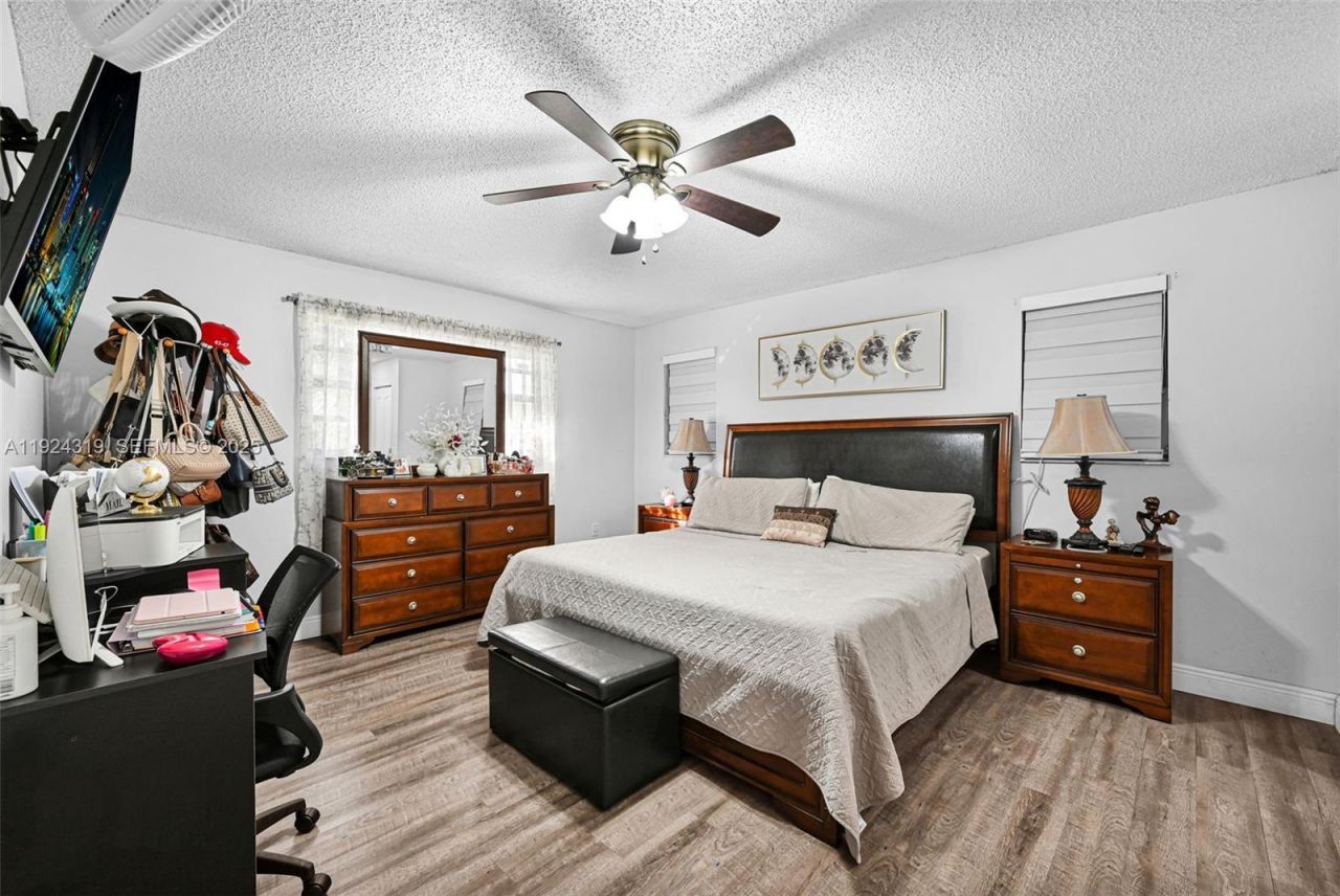 31 NW 133rd Pl, Miami, FL 33182 Photo