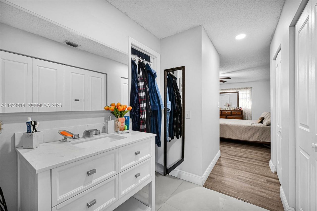 31 NW 133rd Pl, Miami, FL 33182 Photo