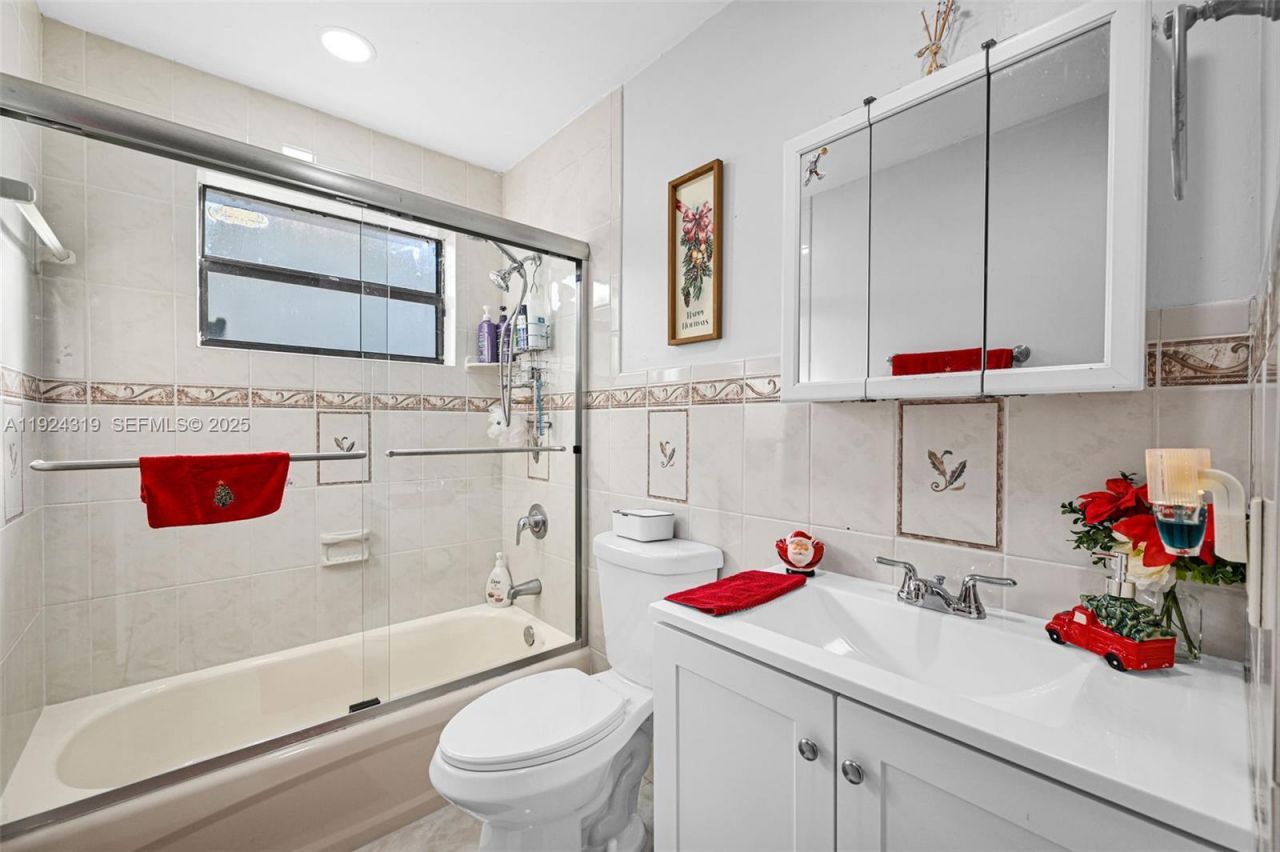 31 NW 133rd Pl, Miami, FL 33182 Photo