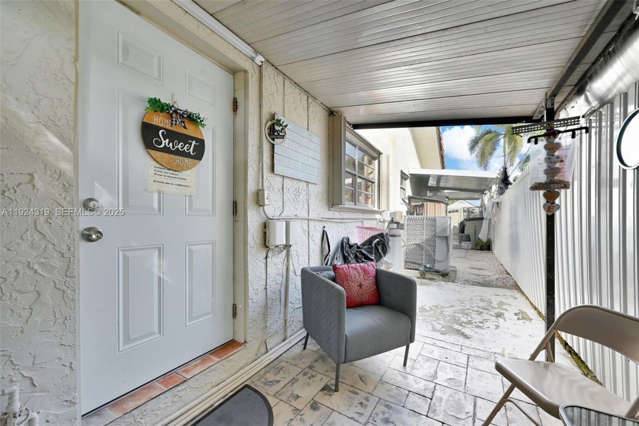 31 NW 133rd Pl, Miami, FL 33182 Photo