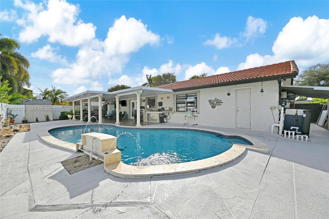 31 NW 133rd Pl, Miami, FL 33182 Photo