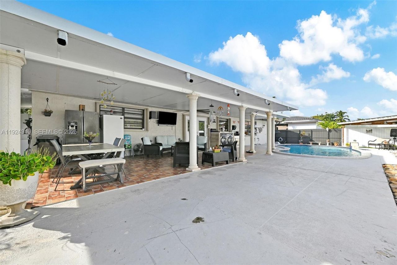 31 NW 133rd Pl, Miami, FL 33182 Photo