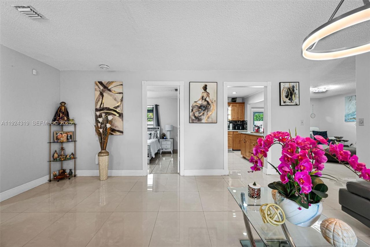 31 NW 133rd Pl, Miami, FL 33182 Photo