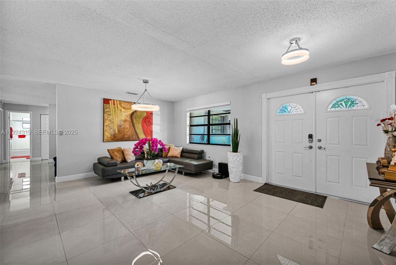 31 NW 133rd Pl, Miami, FL 33182 Photo