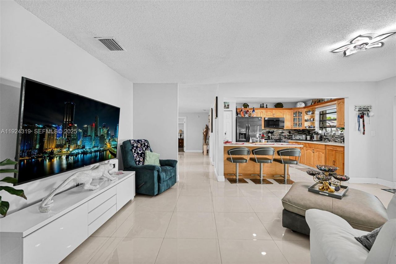 31 NW 133rd Pl, Miami, FL 33182 Photo