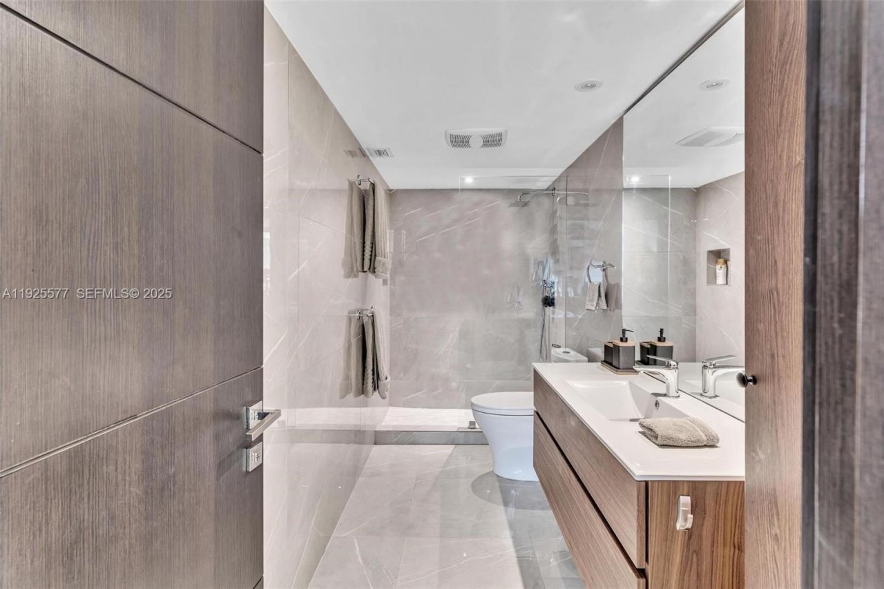 1865 Brickell Ave, Unit A703, Miami, FL 33129 Photo