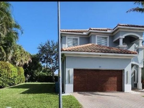 21 Country Lake Circle, Boynton Beach, FL 33436