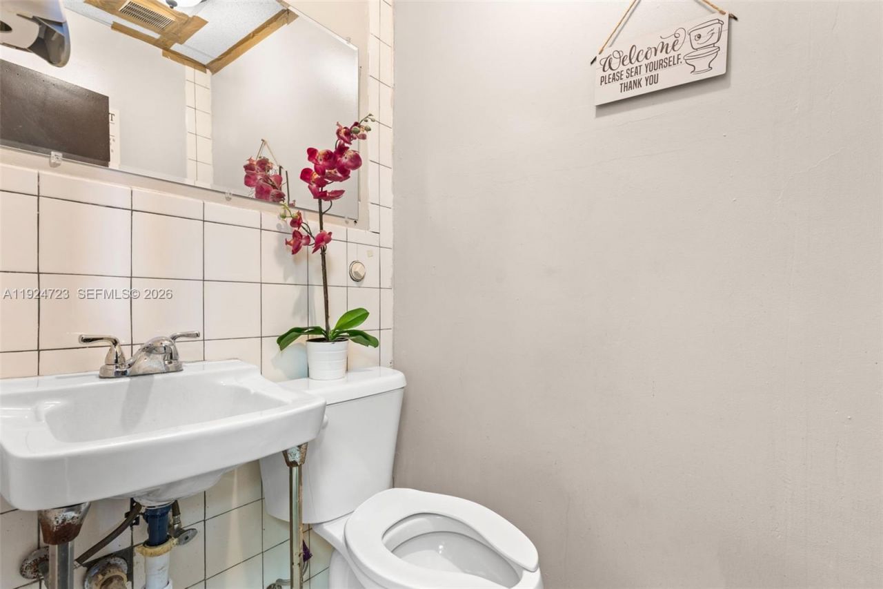 1041 E 24th St, Hialeah, FL 33013 Photo