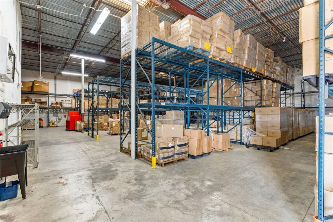 1041 E 24th St, Hialeah, FL 33013 Photo