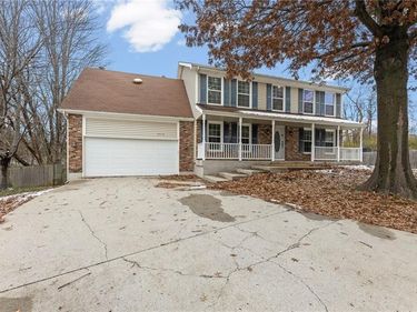 3715 SW Kimstin Circle, Blue Springs, MO 64015