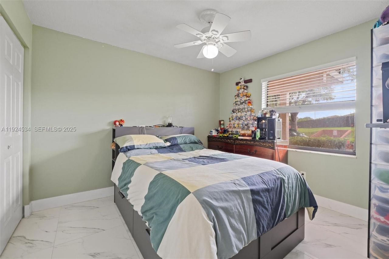 821 NE 207th Ln, Unit 102-1, Miami, FL 33179 Photo